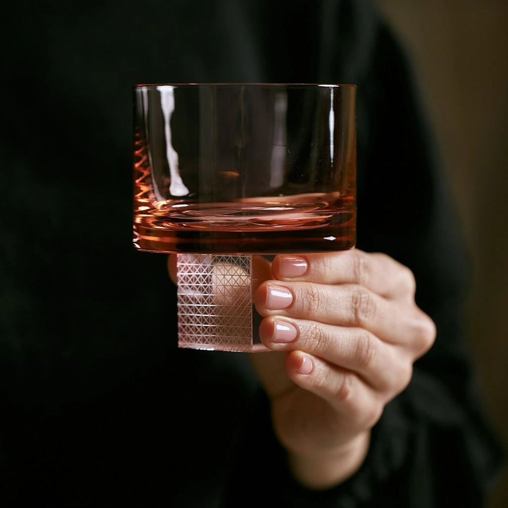 Růžová sklenice na whisky Cube - Lukáš Houdek