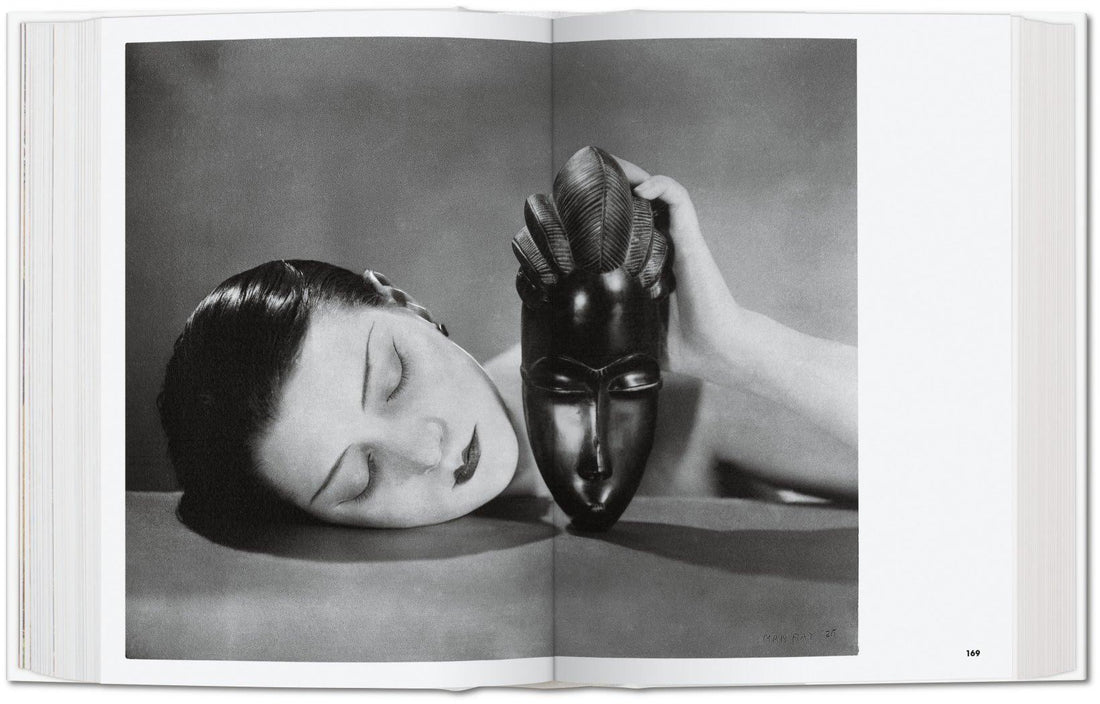 Photo Icons. 50 Landmark Photographs and Their Stories