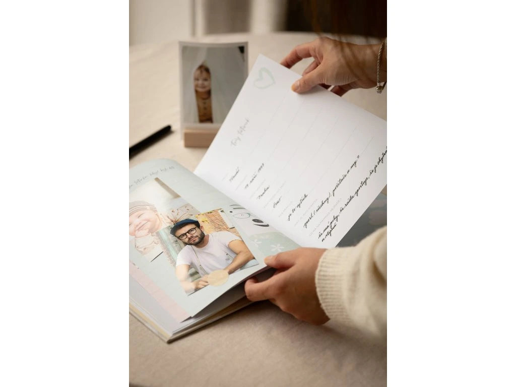 Kniha pro miminko Rok 1 | Proužkovaný medvídek