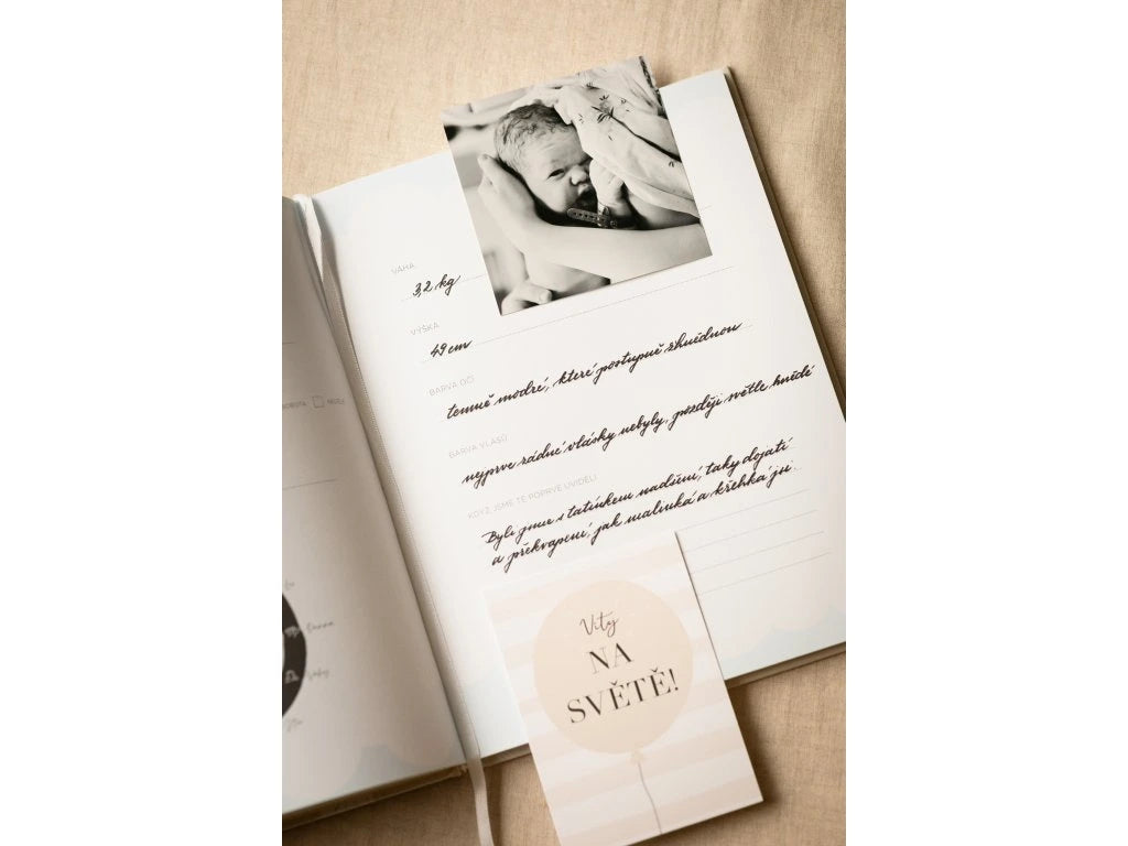 Kniha pro miminko Rok 1 | Proužkovaný medvídek