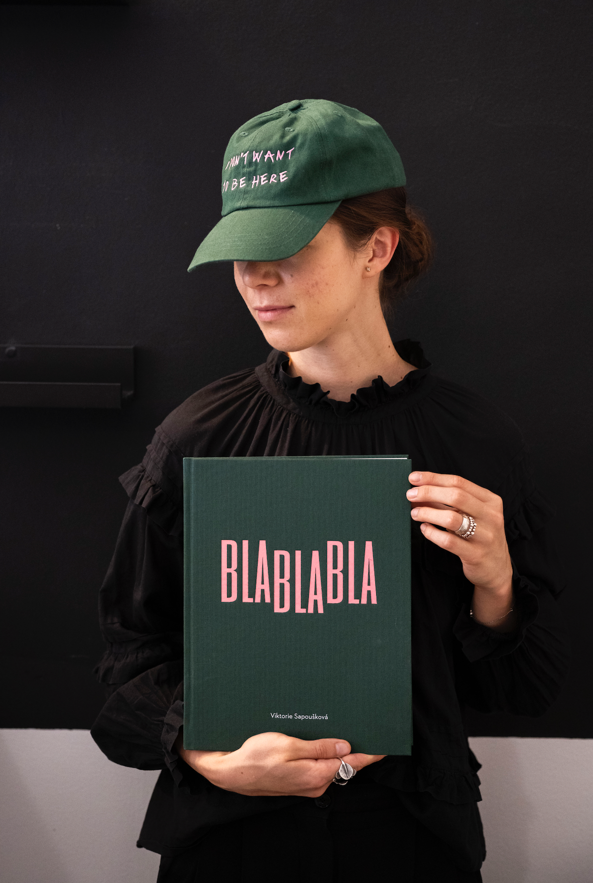 Michaela Fenkl - Cap (I dont want to be here (dark green and pink))