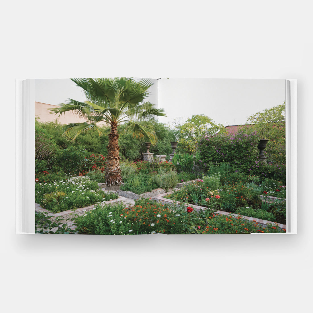 Glorious Gardens: Private Edens of the World's Leading Interior Designers