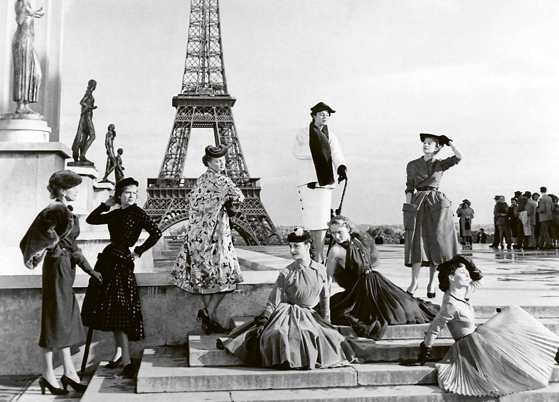 Mała książeczka o stylu paryskim: historia mody kultowego miasta