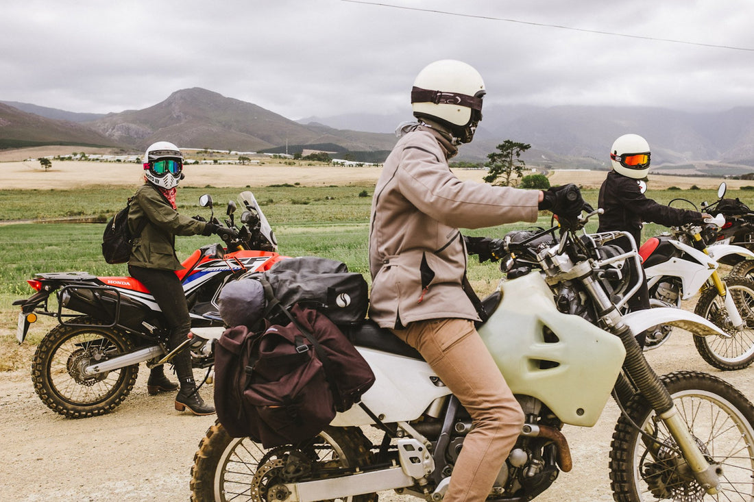 Przetrwać burzę! Pasy motocyklowe i przygody