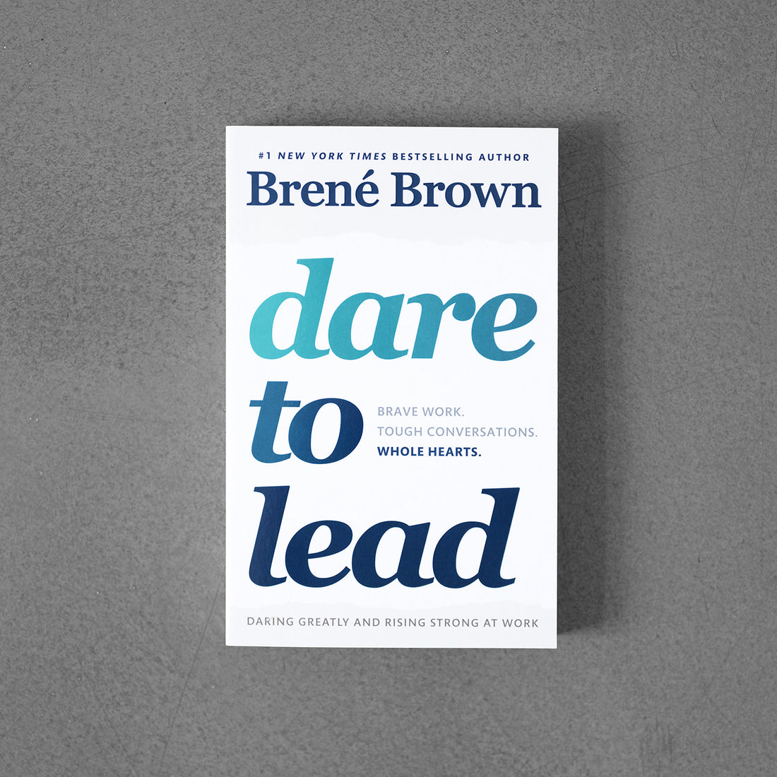 Odważ się przewodzić: odważna praca. Trudne rozmowy. Całe serca – Brene Brown