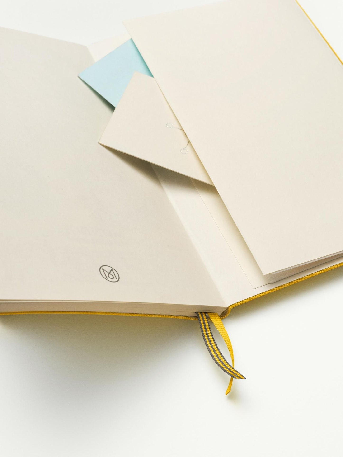 Monocle Hardcover Notebook B5 - Light grey